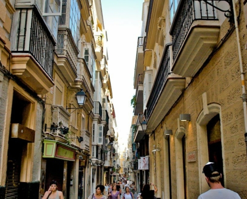 busy street cadiz photo