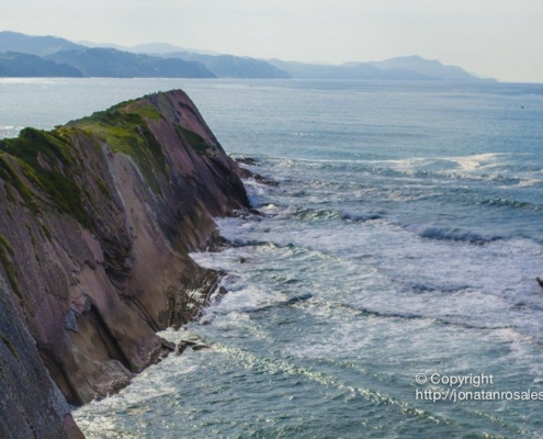 Acantilado Zumaia "8 apellidos vascos"